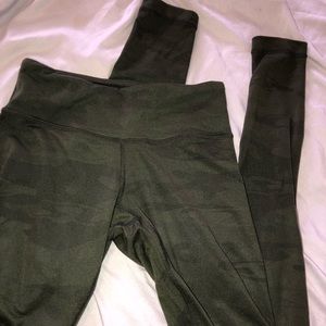 Camo wunder unders